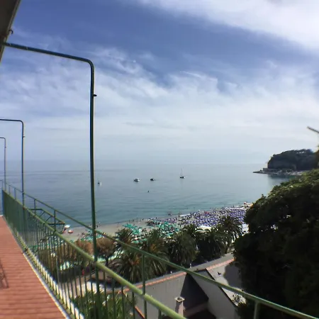Attico Fronte Mare Nel Borgo Di