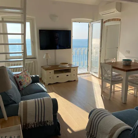 Attico Fronte Mare Nel Borgo Di Appartement