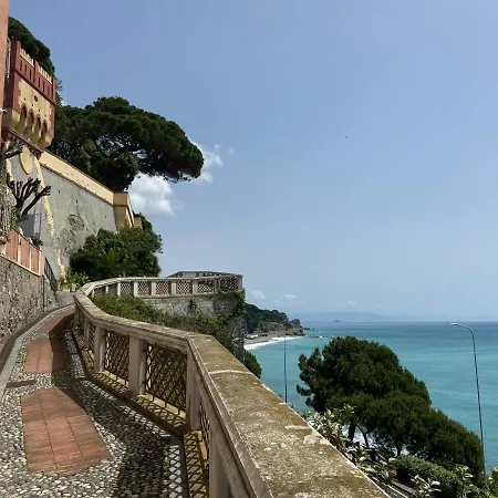 Attico Fronte Mare Nel Borgo Di