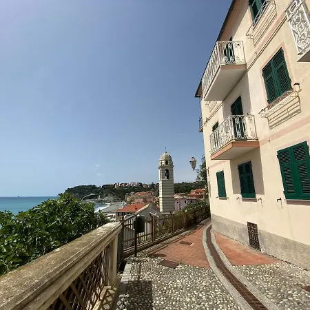 Attico Fronte Mare Nel Borgo Di Appartement